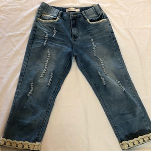 Ladies (juniors) capri jeans
